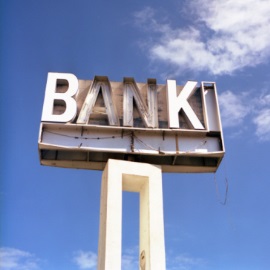 银行信贷额度趋紧欲“涨价”