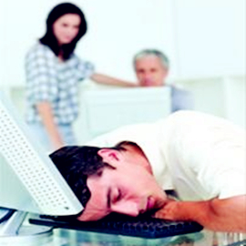 员工因上班时间睡觉被公司开除引发争议