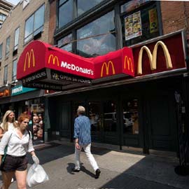 麦当劳将提高美国9万名员工的时薪