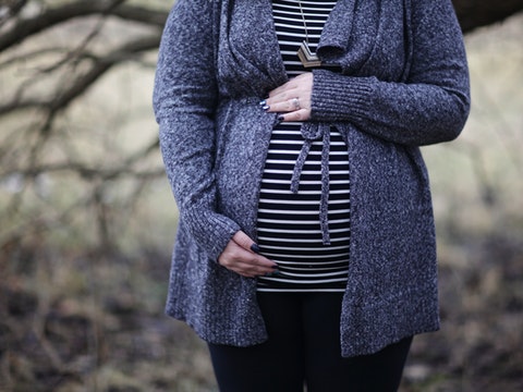 孕期女职工提供虚假病假条单位以旷工解除属合法