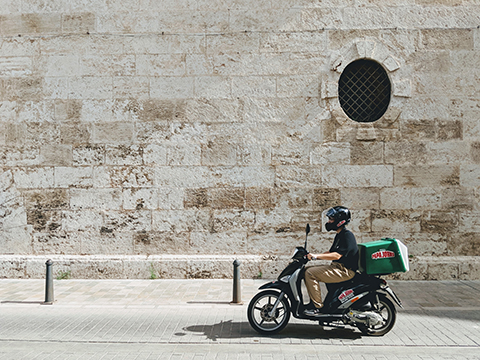 Deliveroo：外卖骑手在英国举行罢工 争取工人基本权利