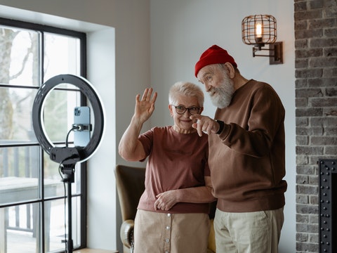 加强新时代老龄工作意见发布：扩大养老保险覆盖面