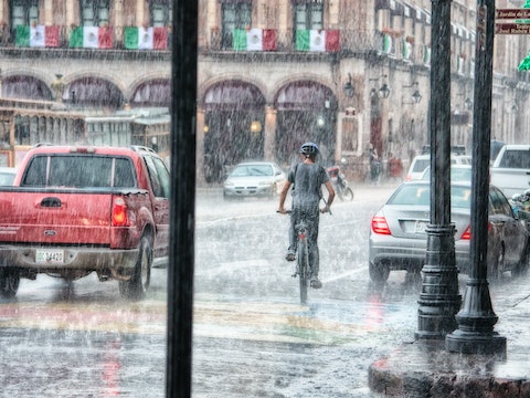 六问降雨下的劳动关系处理